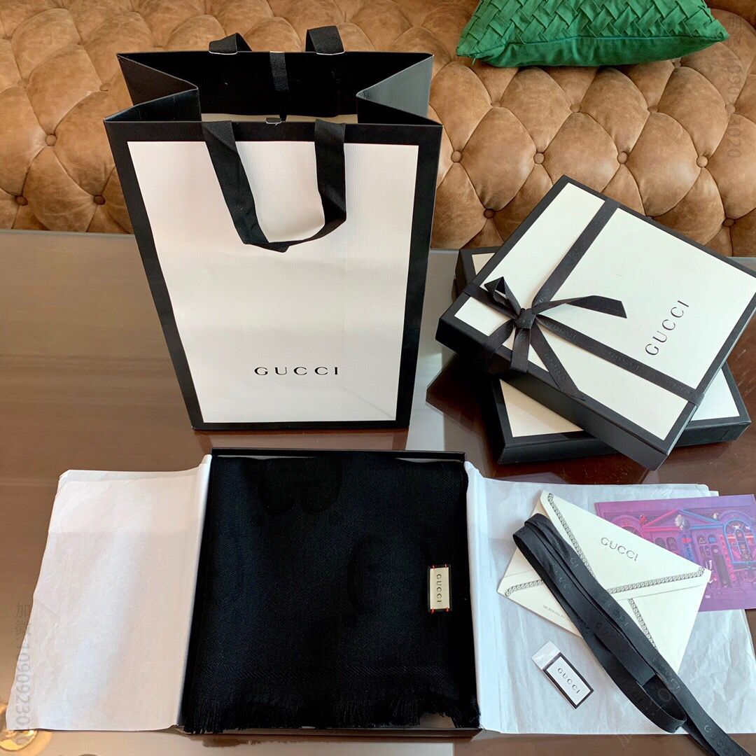 GUCCI古驰双 G 字母交织图案100%羊毛围巾