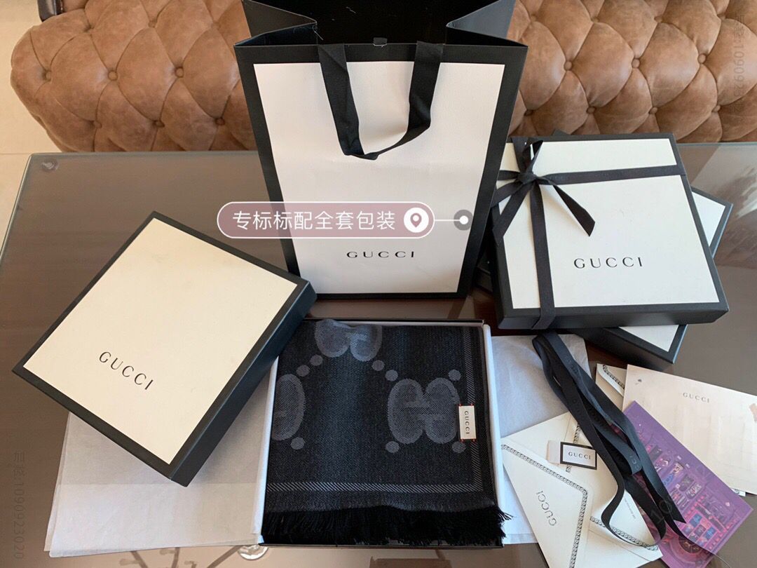 GUCCI古驰GG标识性羊毛提花围巾