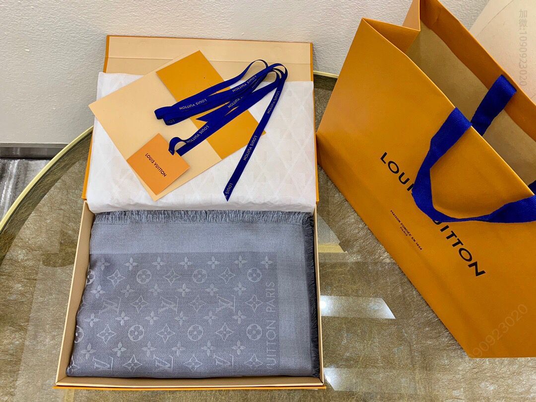 LV路易威登Monogram花纹流苏真丝围巾