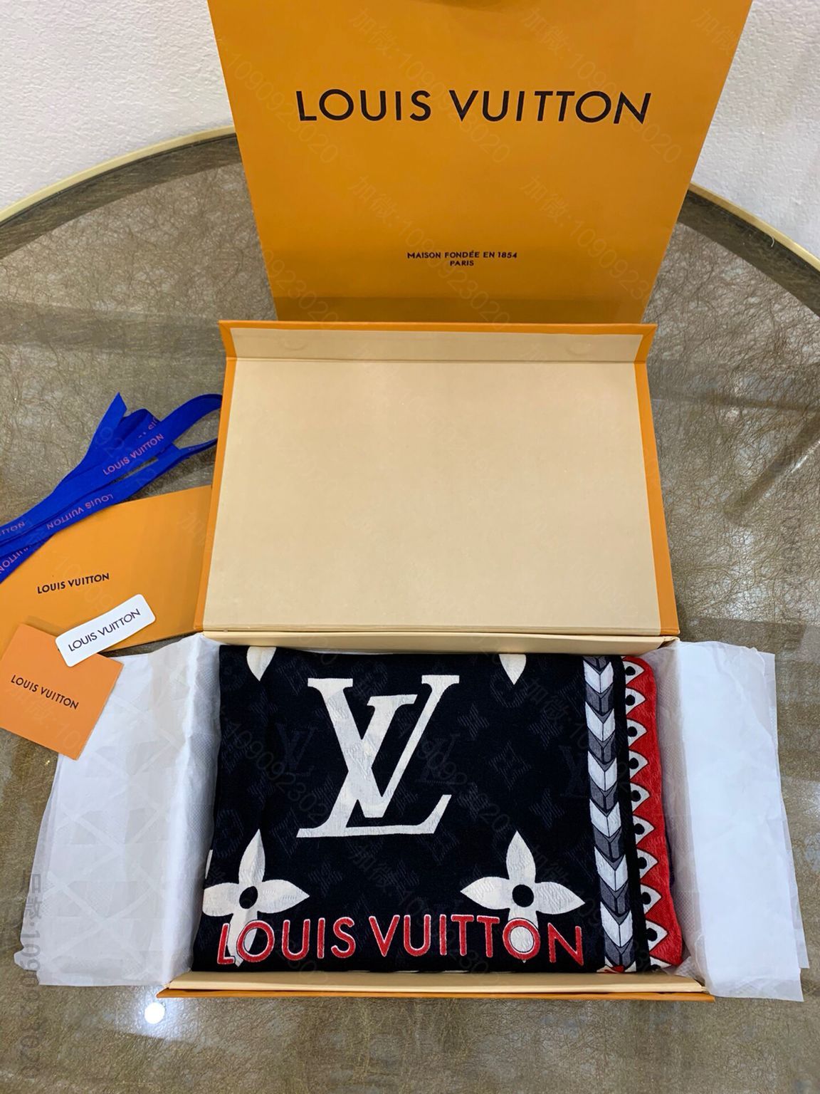 LV路易威登Monogram 图案羊绒真丝围巾