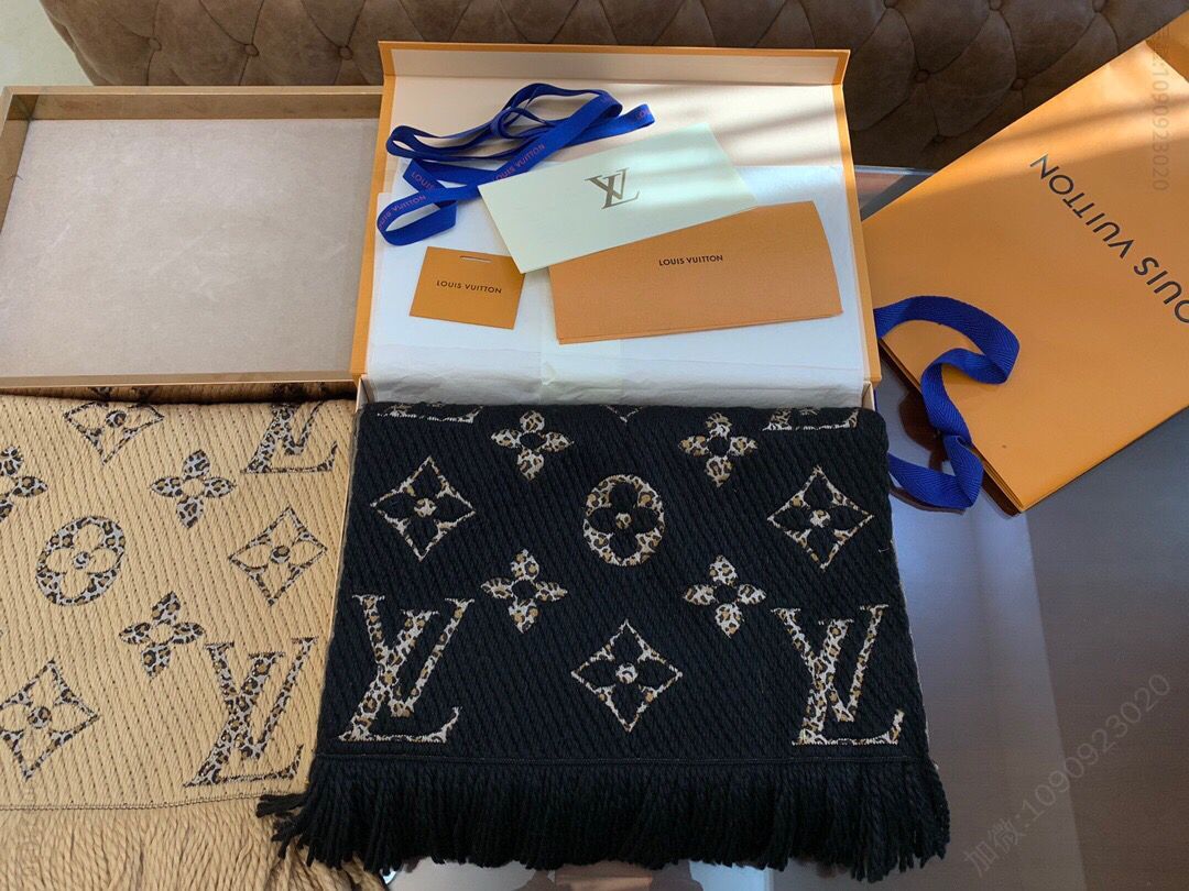 LV路易威登Monogram Giant 图案羊毛欧根纱混纺围巾