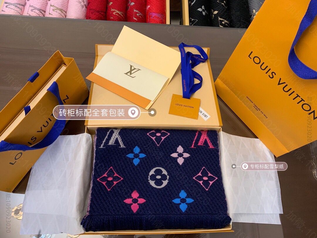 LV路易威登Monogram梭织图案羊毛真丝围巾M70899