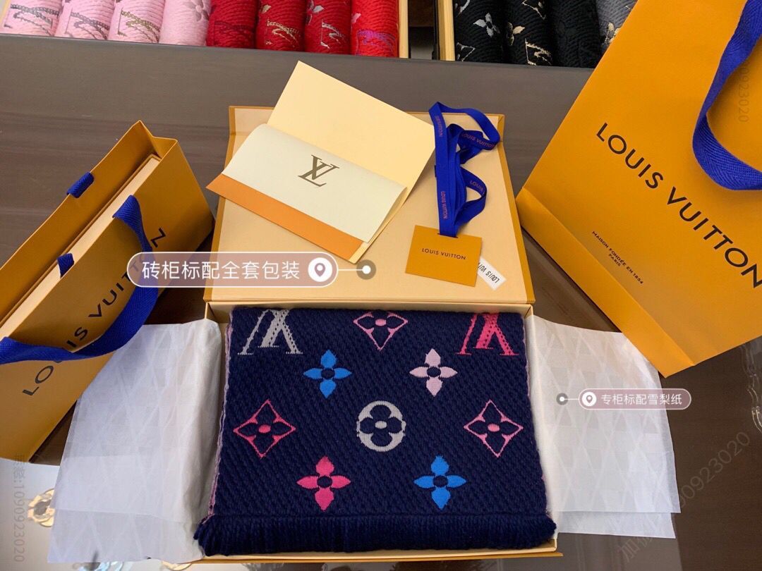 LV路易威登Monogram梭织图案羊毛真丝围巾M70899