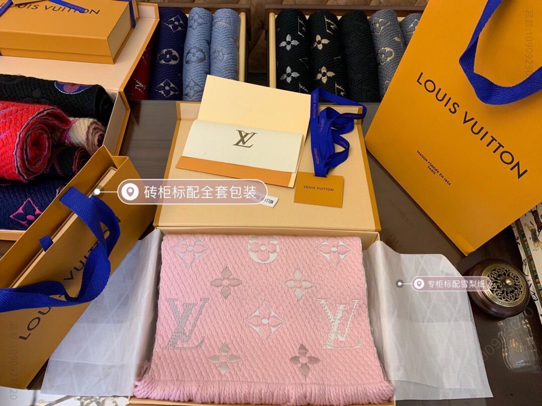 LV路易威登Monogram梭织图案羊毛真丝围巾M70899