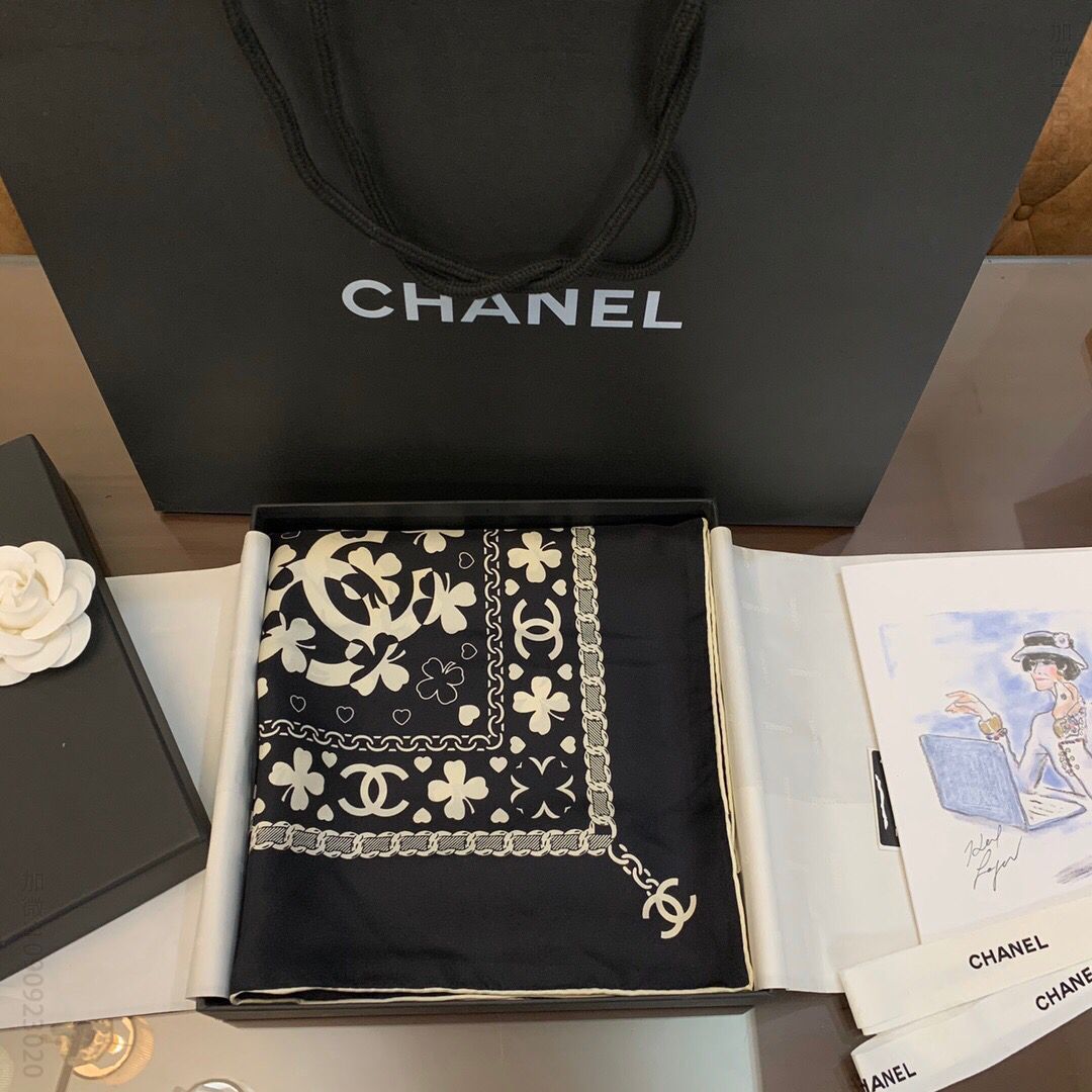 CHANEL香奈儿100%真丝围巾