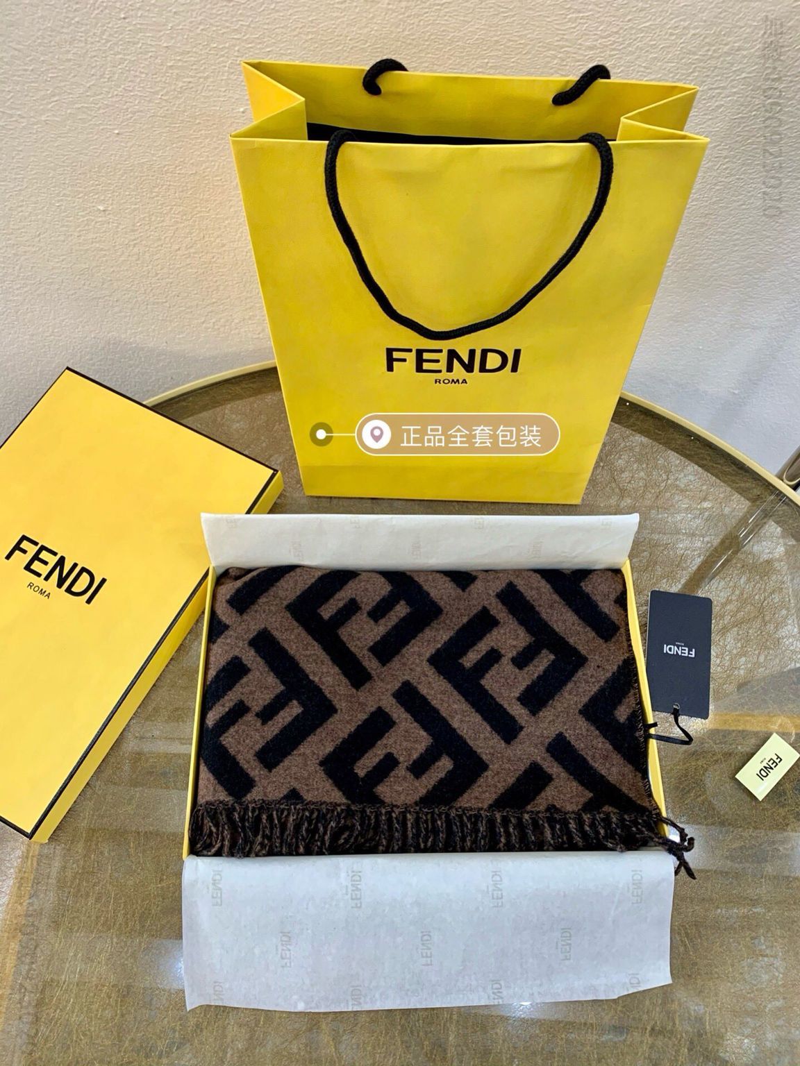 FENDI芬迪2023新款三角双面老花披肩
