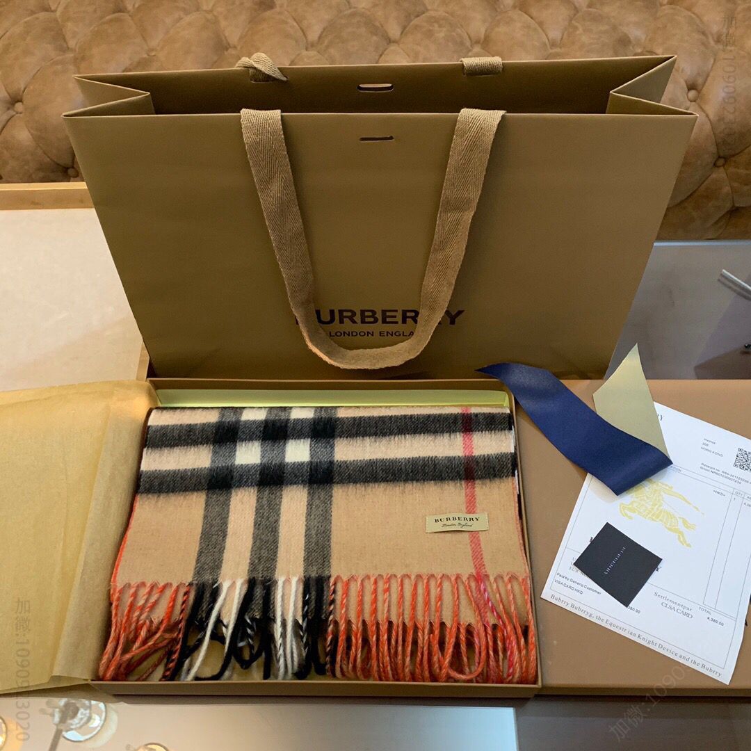 Burberry巴宝莉100%羊绒流苏围巾