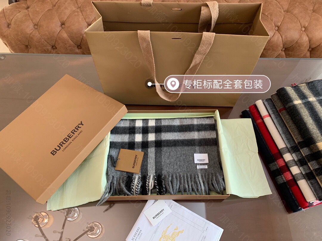 Burberry巴宝莉100%经典格纹羊绒围巾