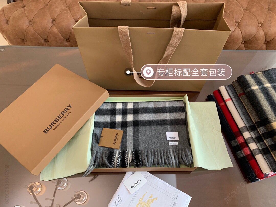 Burberry巴宝莉100%经典格纹羊绒围巾