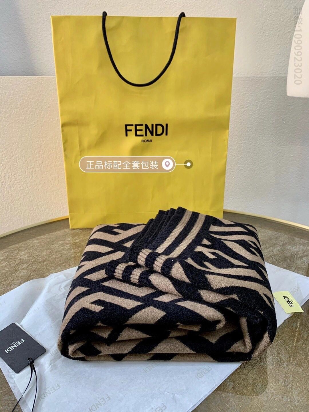 FENDI芬迪FF字母羊毛斗篷