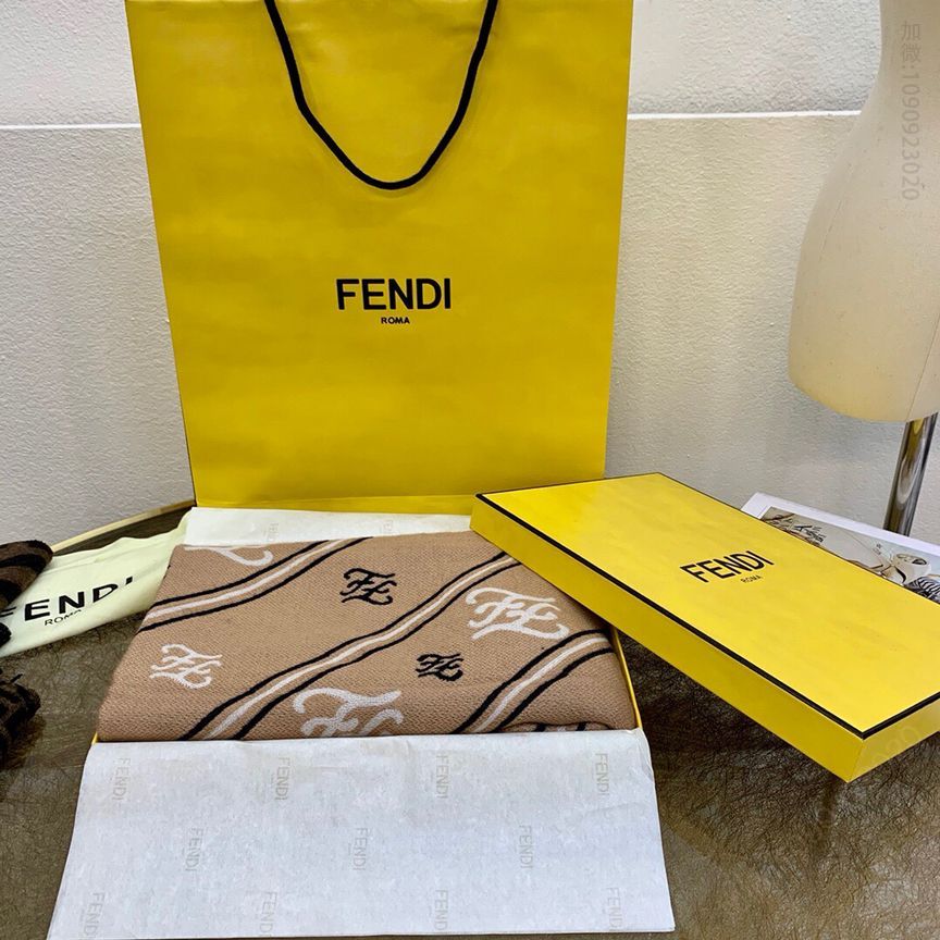 FENDI芬迪新款秋冬双面色提花独特工艺大围巾