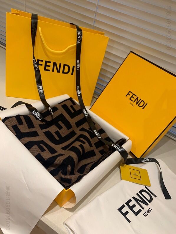 Fendi 芬迪老花围巾