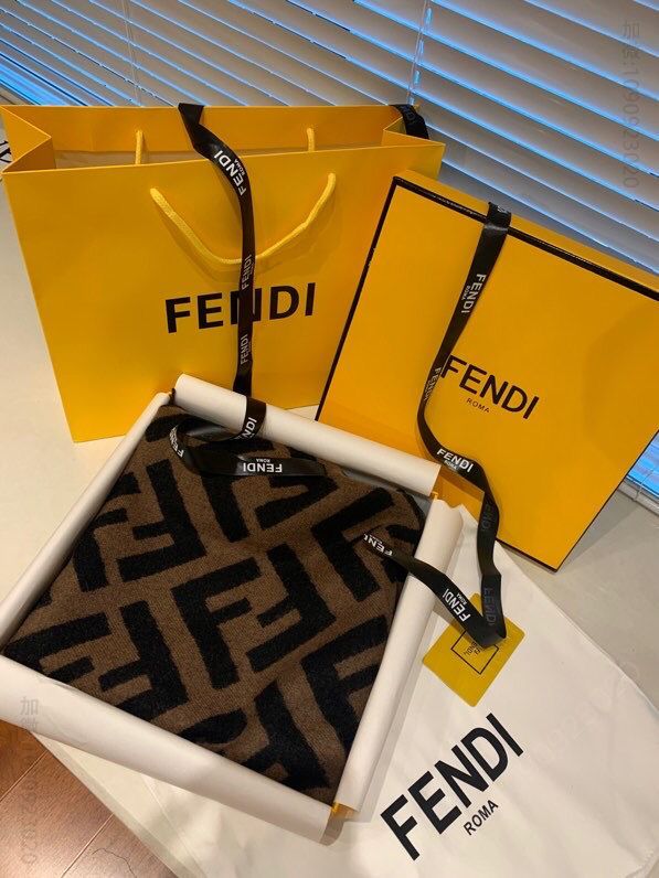 【长流苏款】Fendi 老花围巾