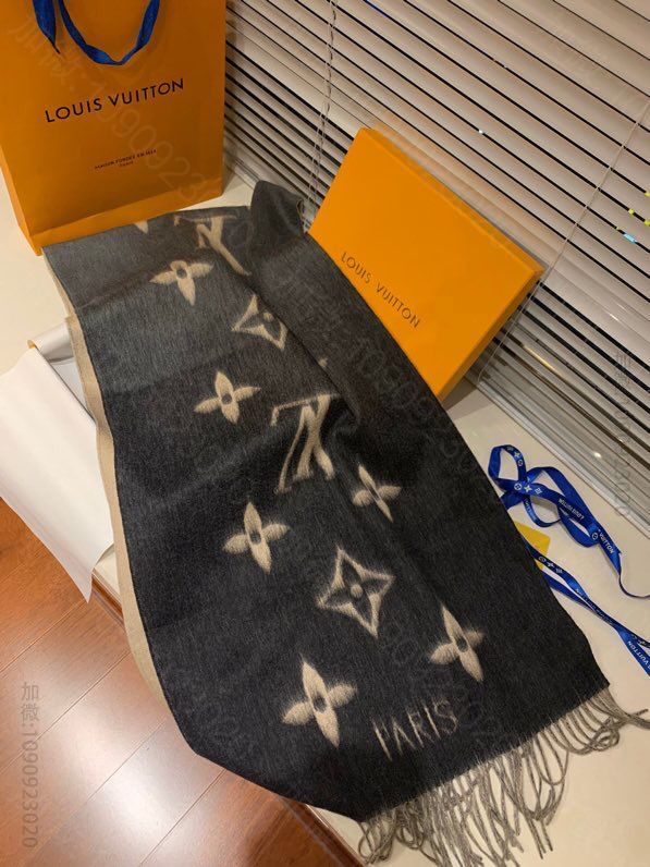 Louis Vuitton 渐变围巾