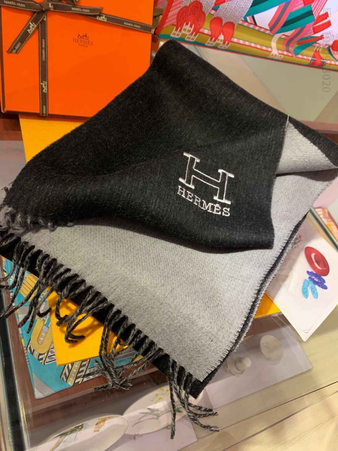 Hermes爱马仕男士双色纯羊绒围巾