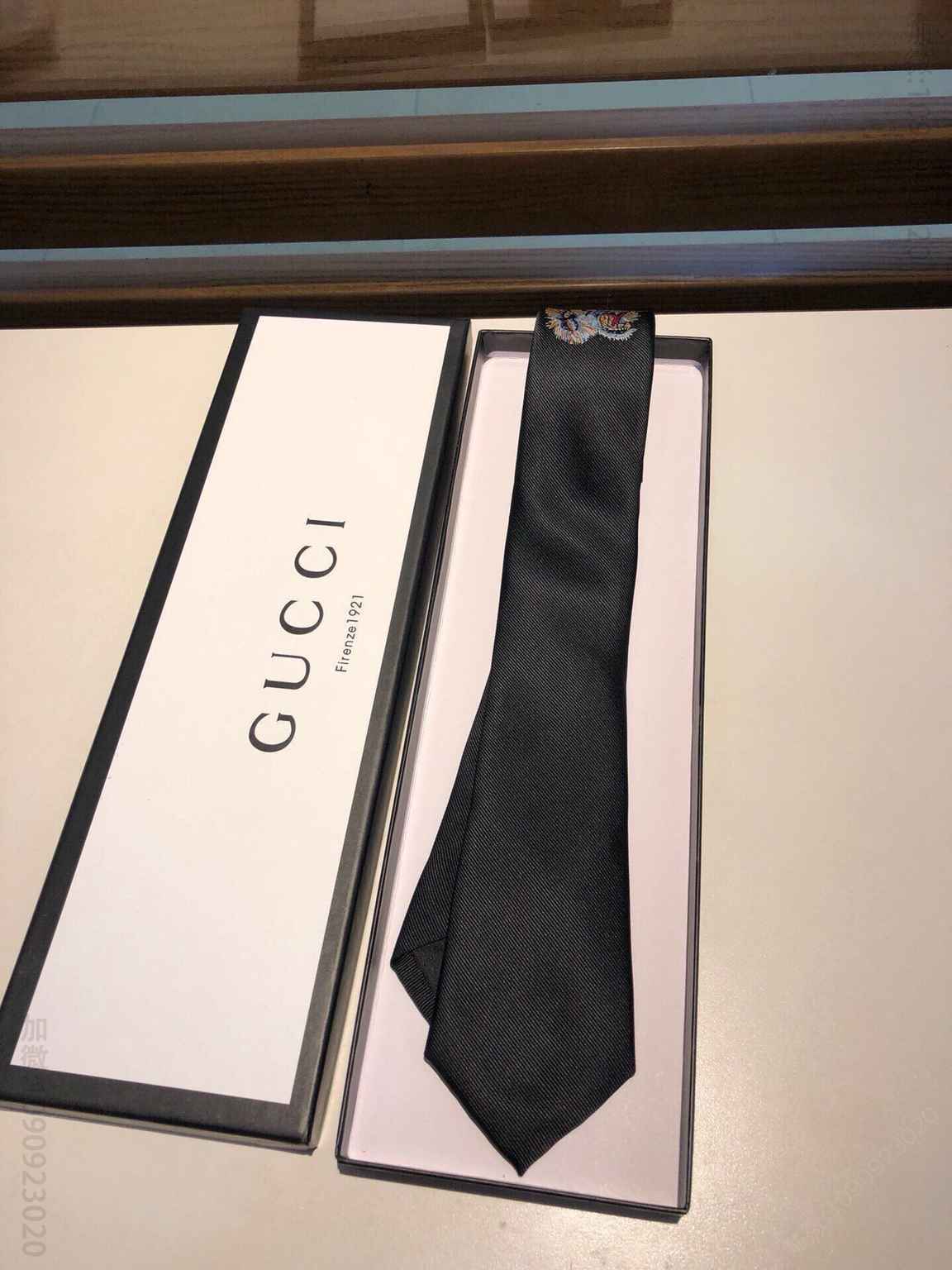 GUCCI古驰老虎图案真丝领带