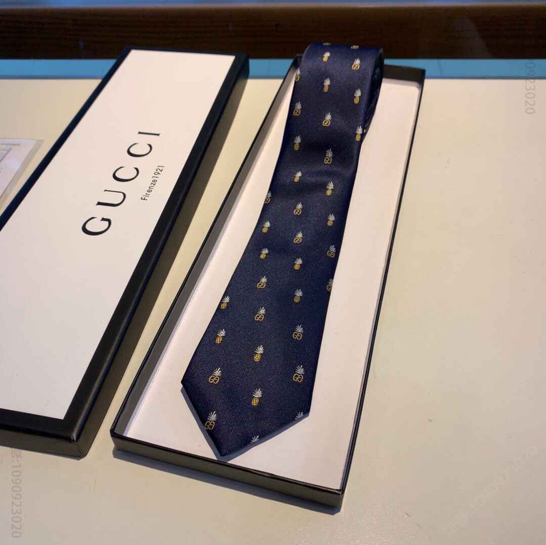 GUCCI古驰双G字母交织菠萝印花领带