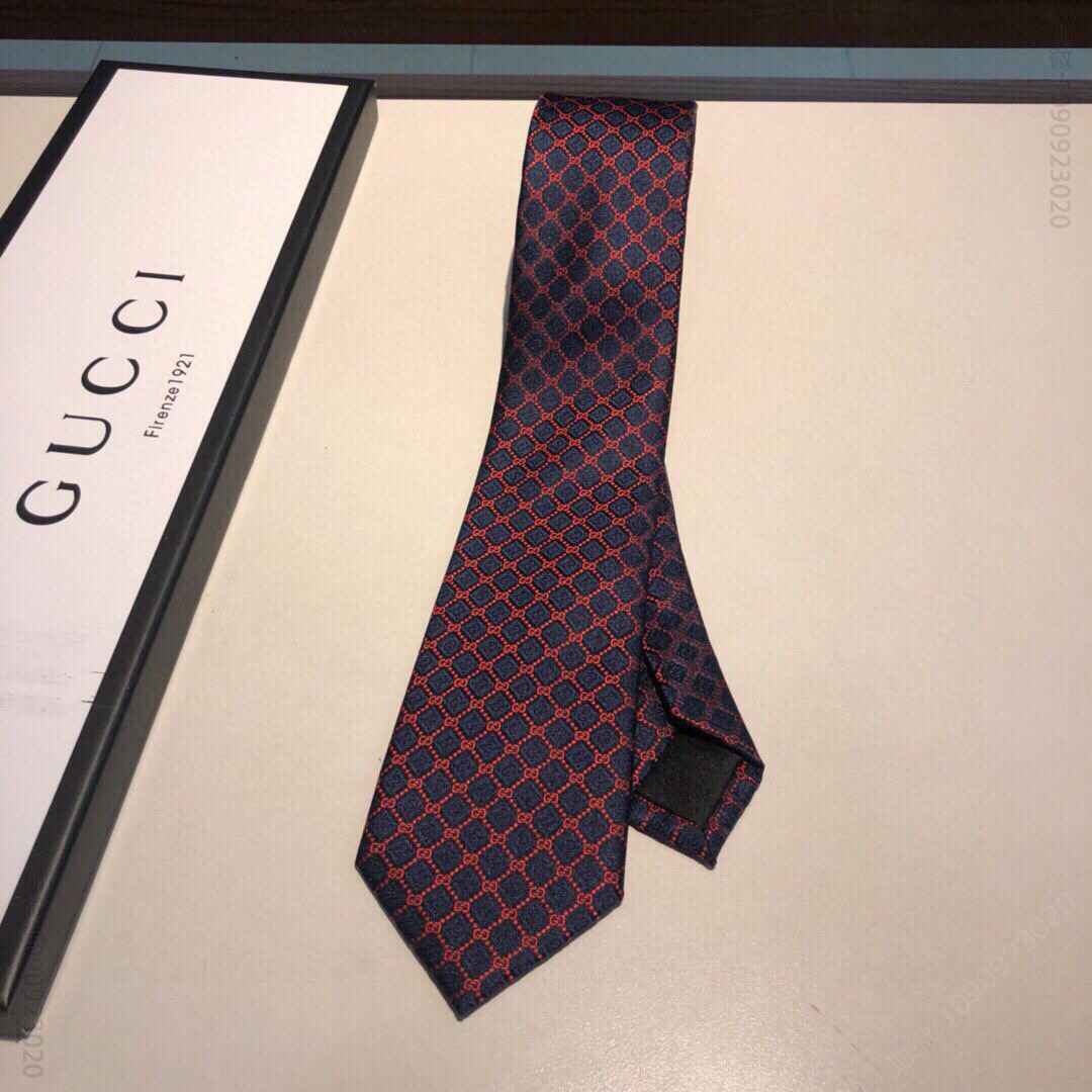 GUCCI古驰三维立体效果几何菱形真丝领带
