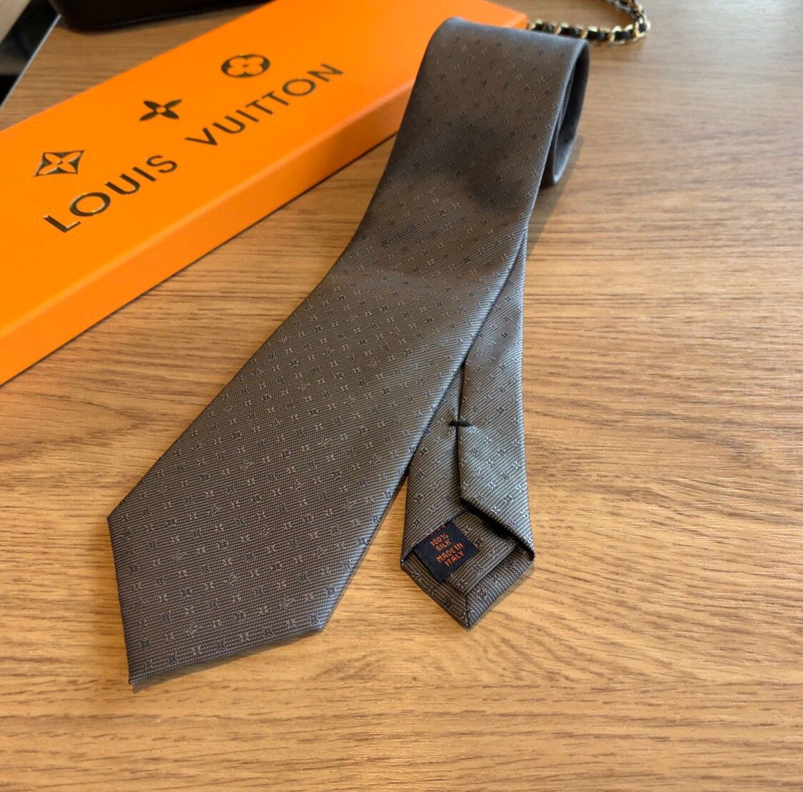 LV路易威登100%顶级提花真丝小Logo提花男士领带