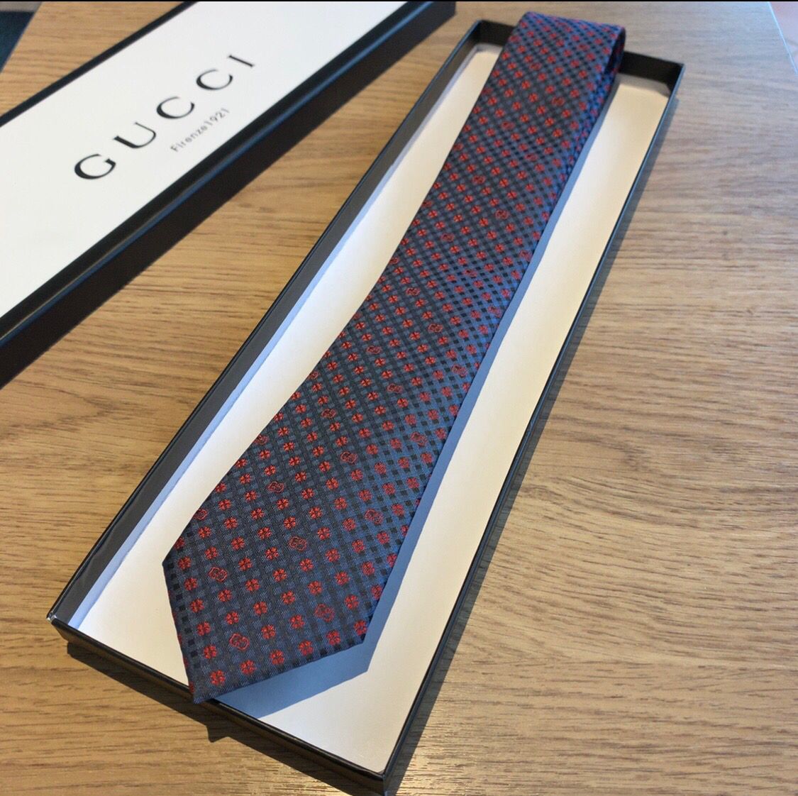 GUCCI古驰三叶草和GG标识图案交替经典格纹图案真丝领带