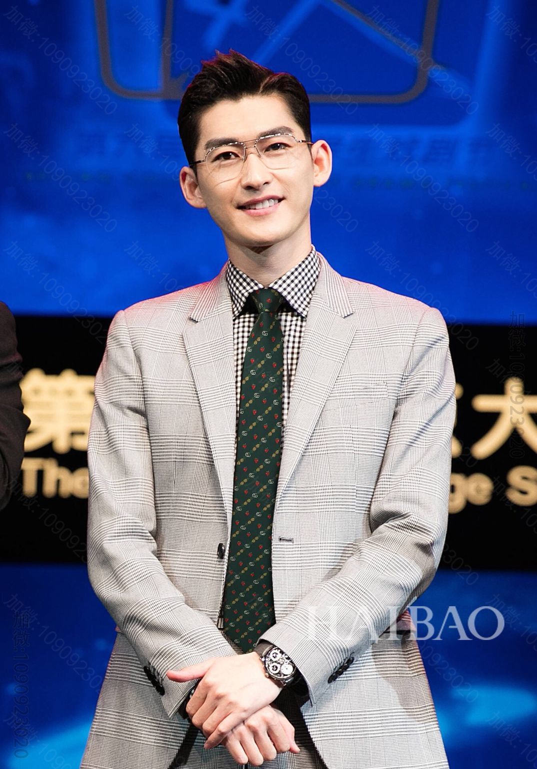 GUCCI古驰100%顶级提花真丝菠萝和草莓印花领带