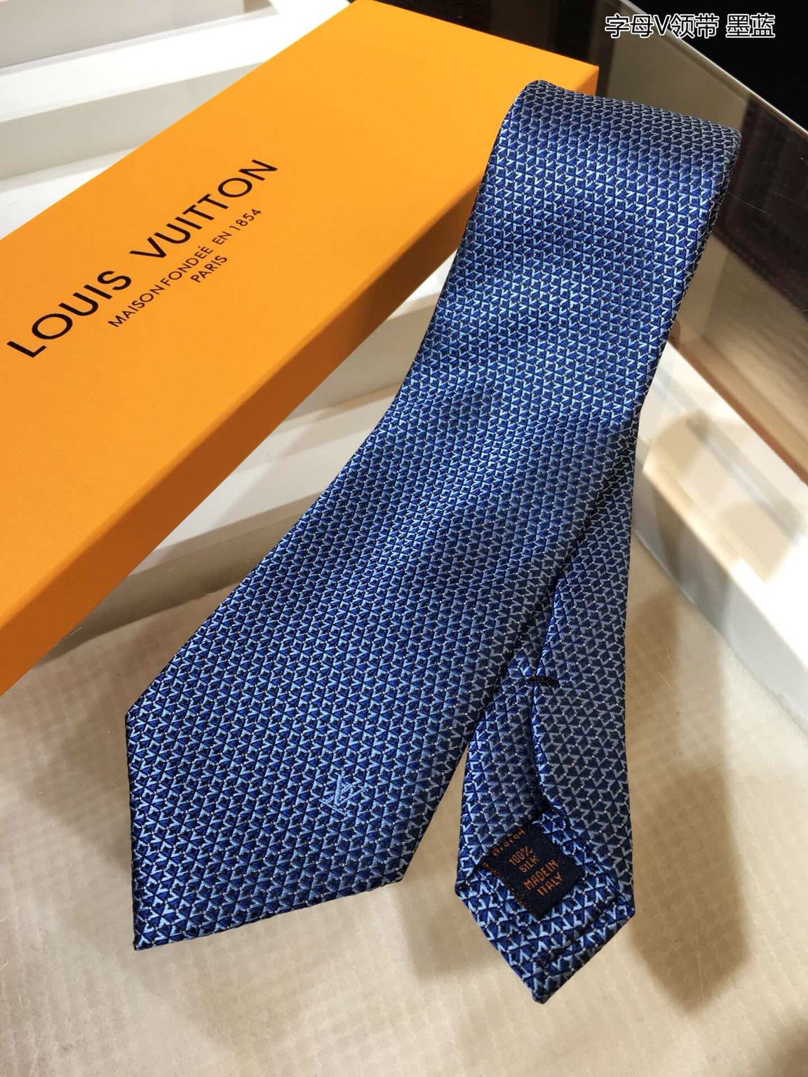 高仿LV男款领带 LV领带 LV路易威登100%顶级提花真丝字母V领带 LV男款领带 