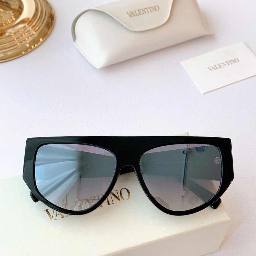 VALENTINO华伦天奴标志性元素铆钉logo设计女士太阳眼镜