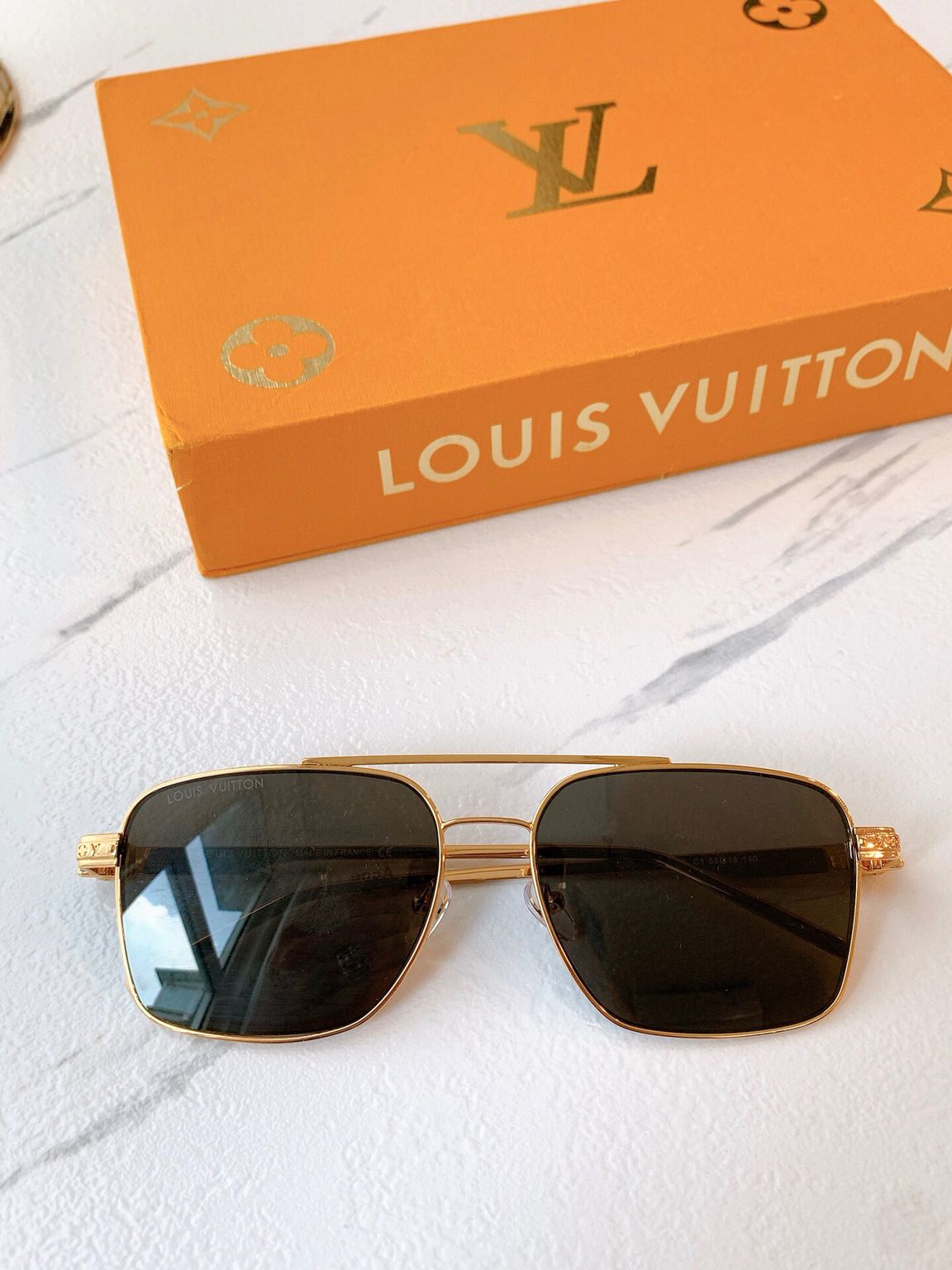 LV路易威登20年夏季新品电镀镜腿男女通用太阳眼镜