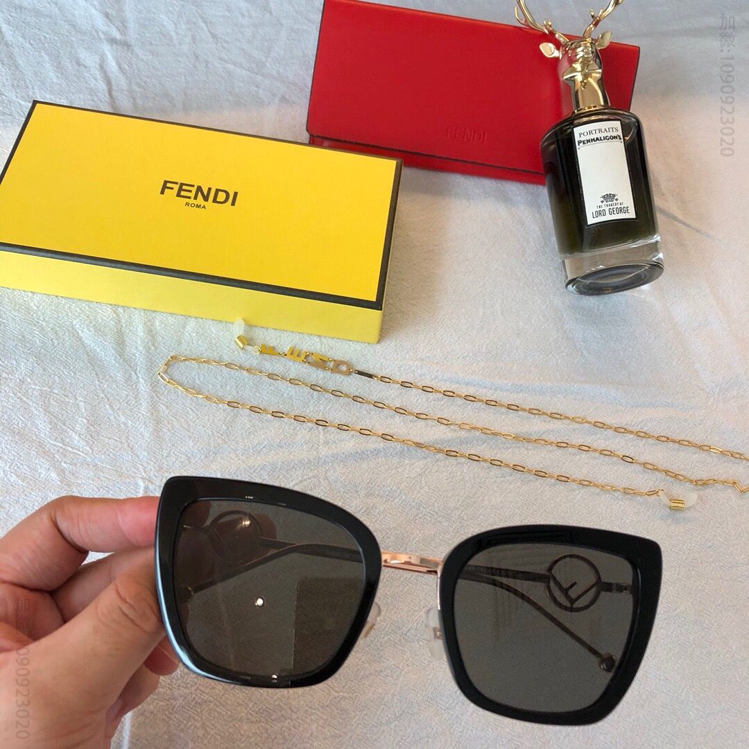 FENDI芬迪老花系列女士方形太阳眼镜