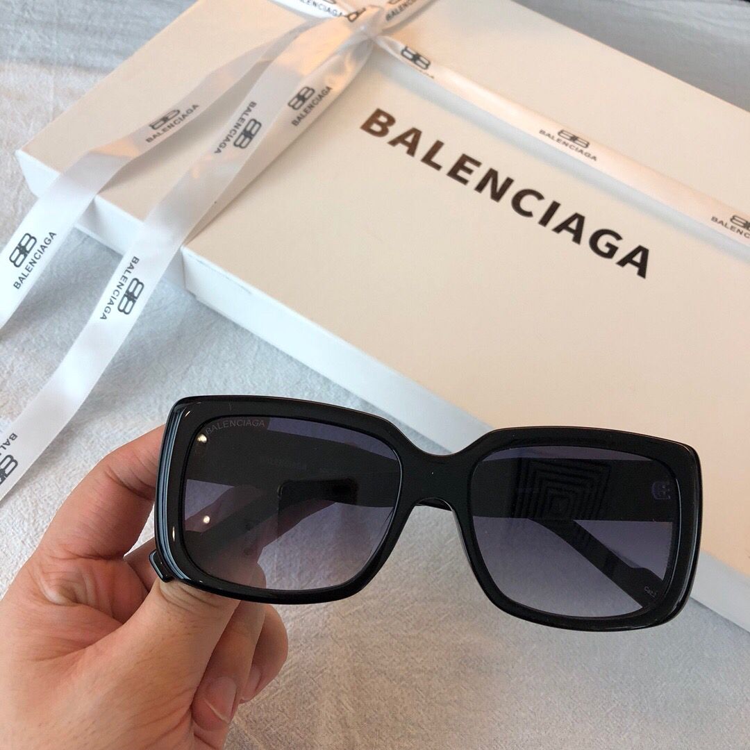 精仿巴黎世家女款眼镜 BALENCIAGA巴黎世家百搭造型字母设计女士太阳眼镜 精仿巴黎世家女款眼镜 
