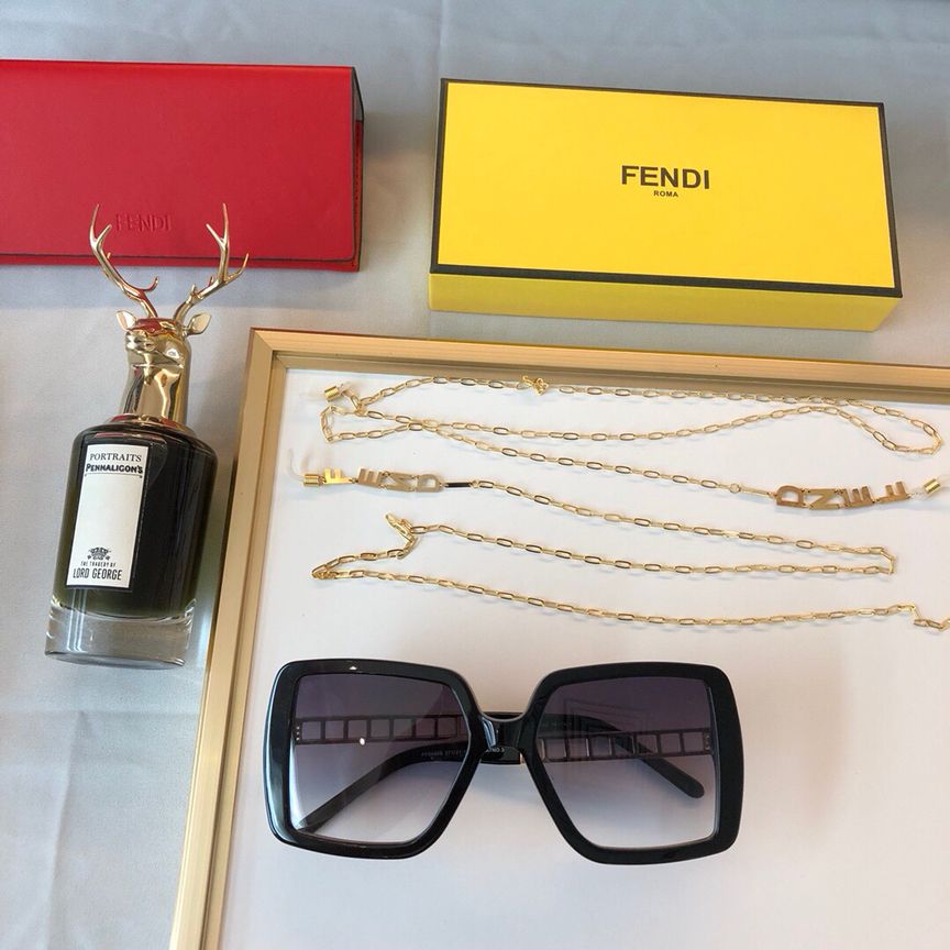 FENDI芬迪新颖镂空个性方框百搭款男女通用太阳眼镜