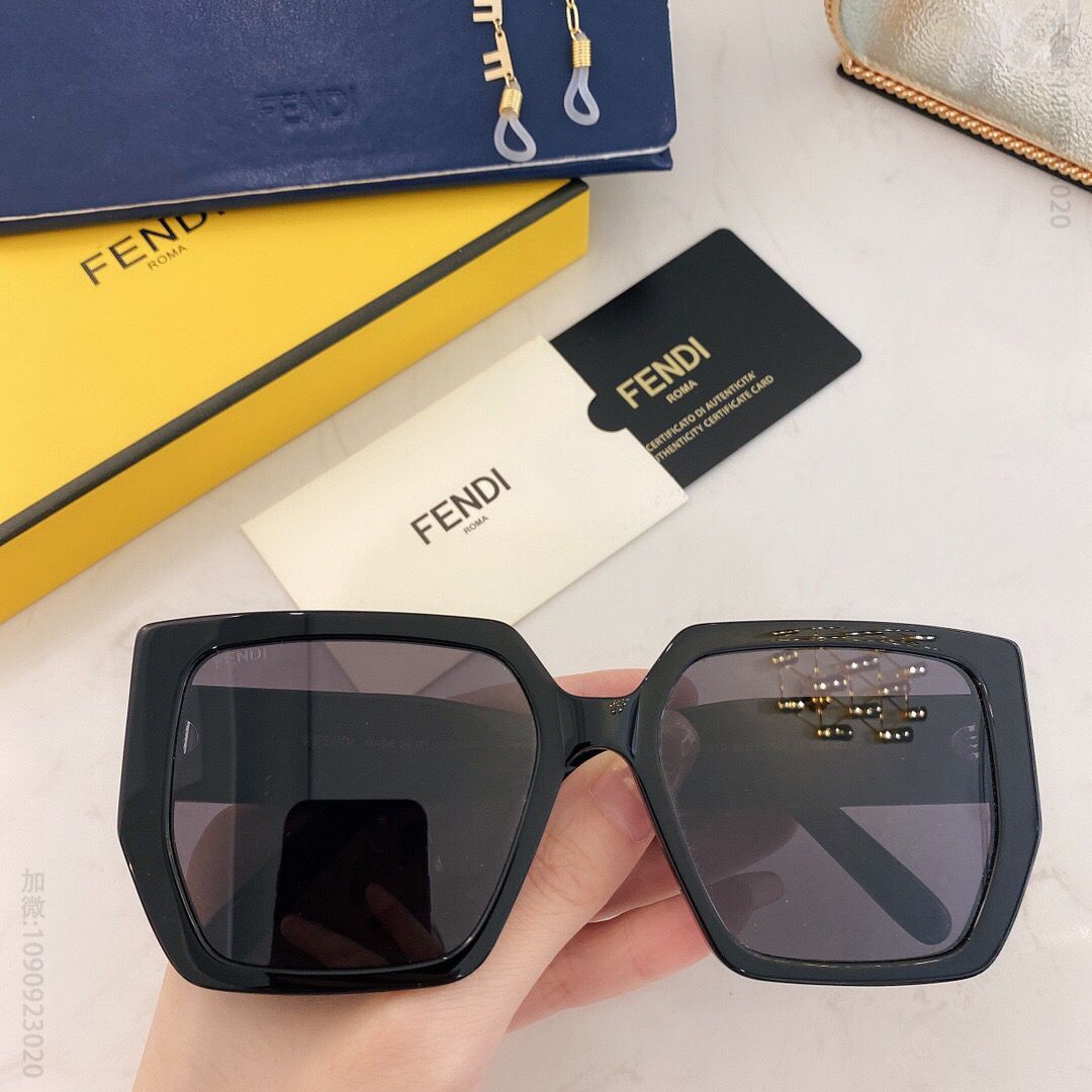 FENDI芬迪迷你眼镜链条耳饰吊坠老花系列女士方形太阳眼镜