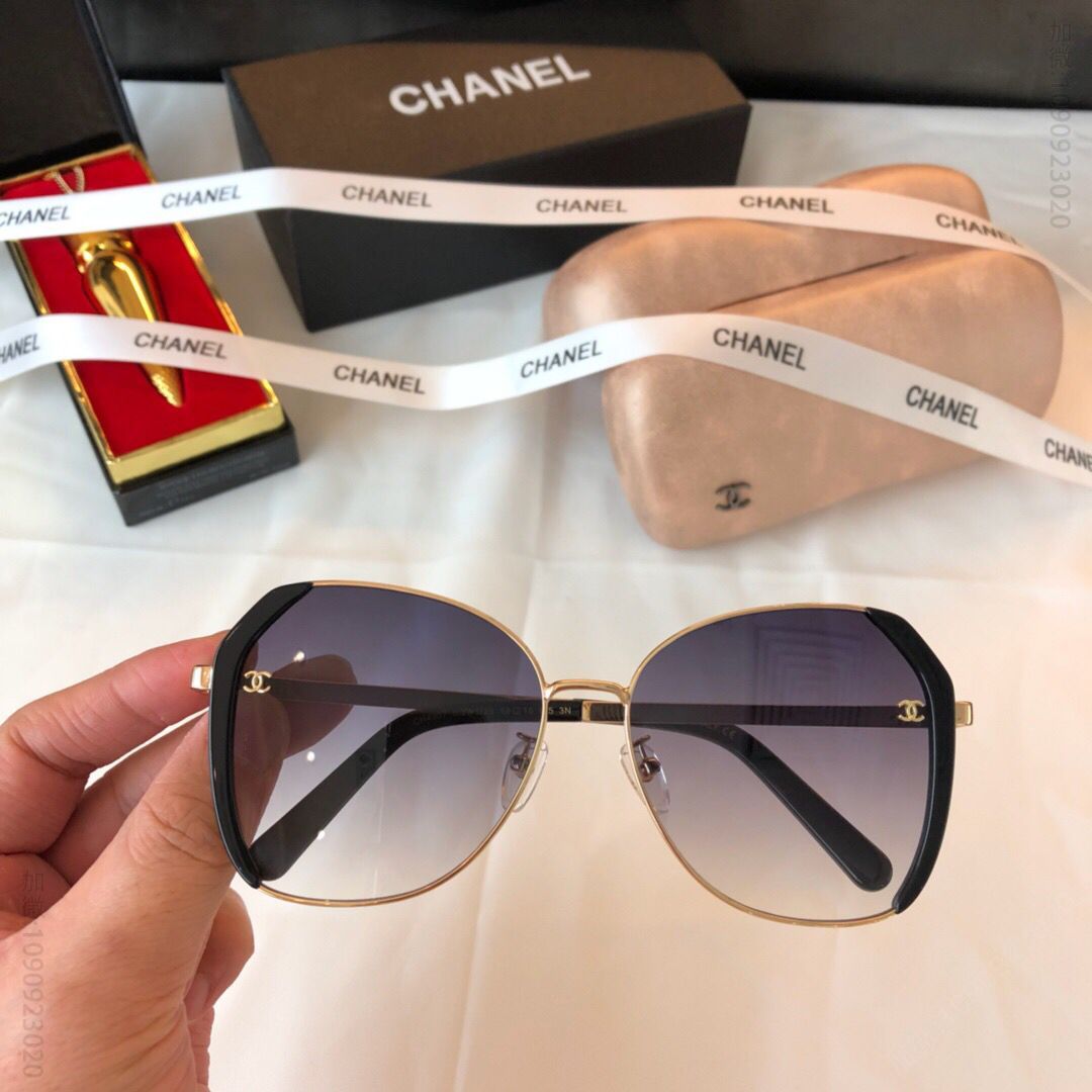CHANEL香奈儿简约版型女士太阳眼镜