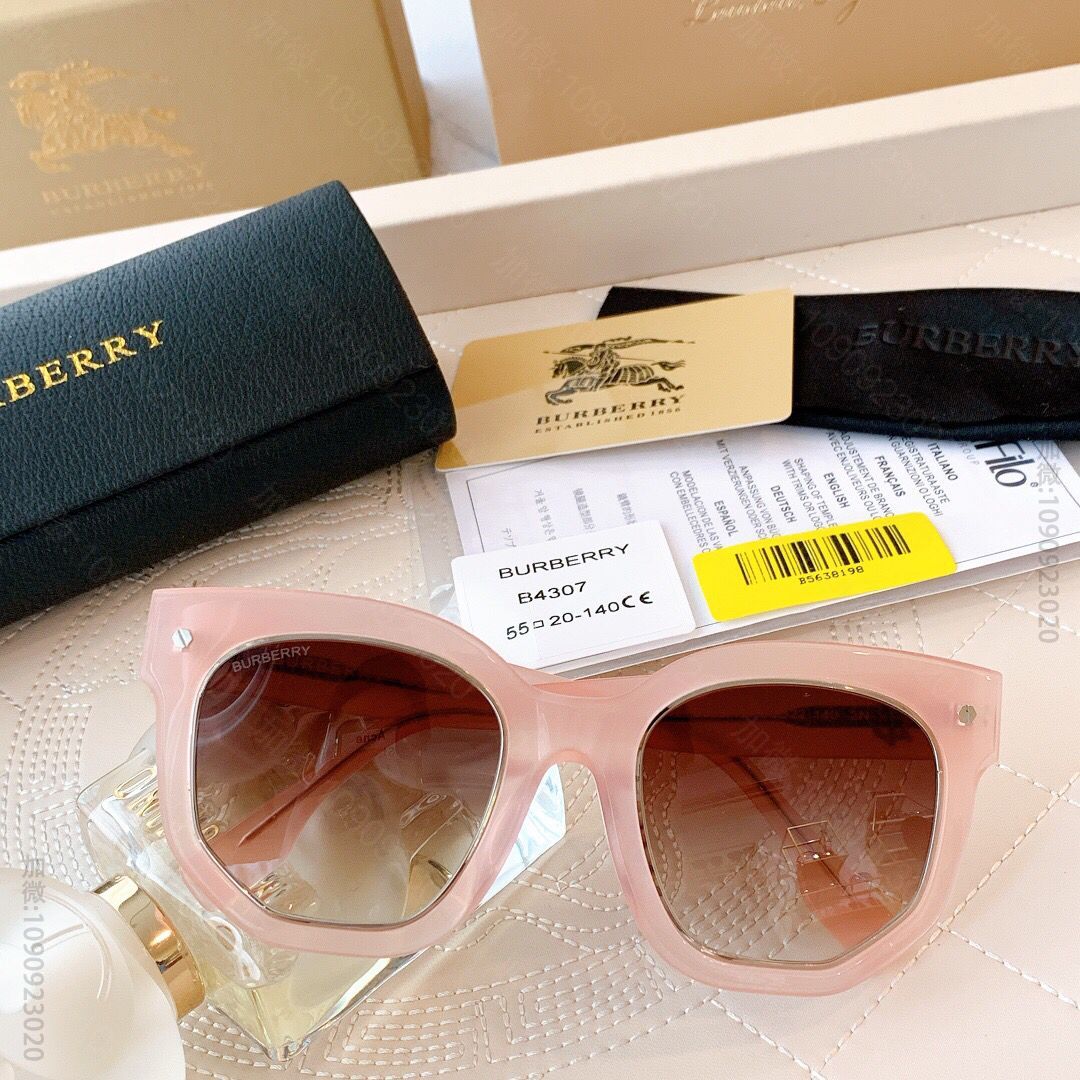 Burberry巴宝莉金属圈拼接男女通用太阳眼镜