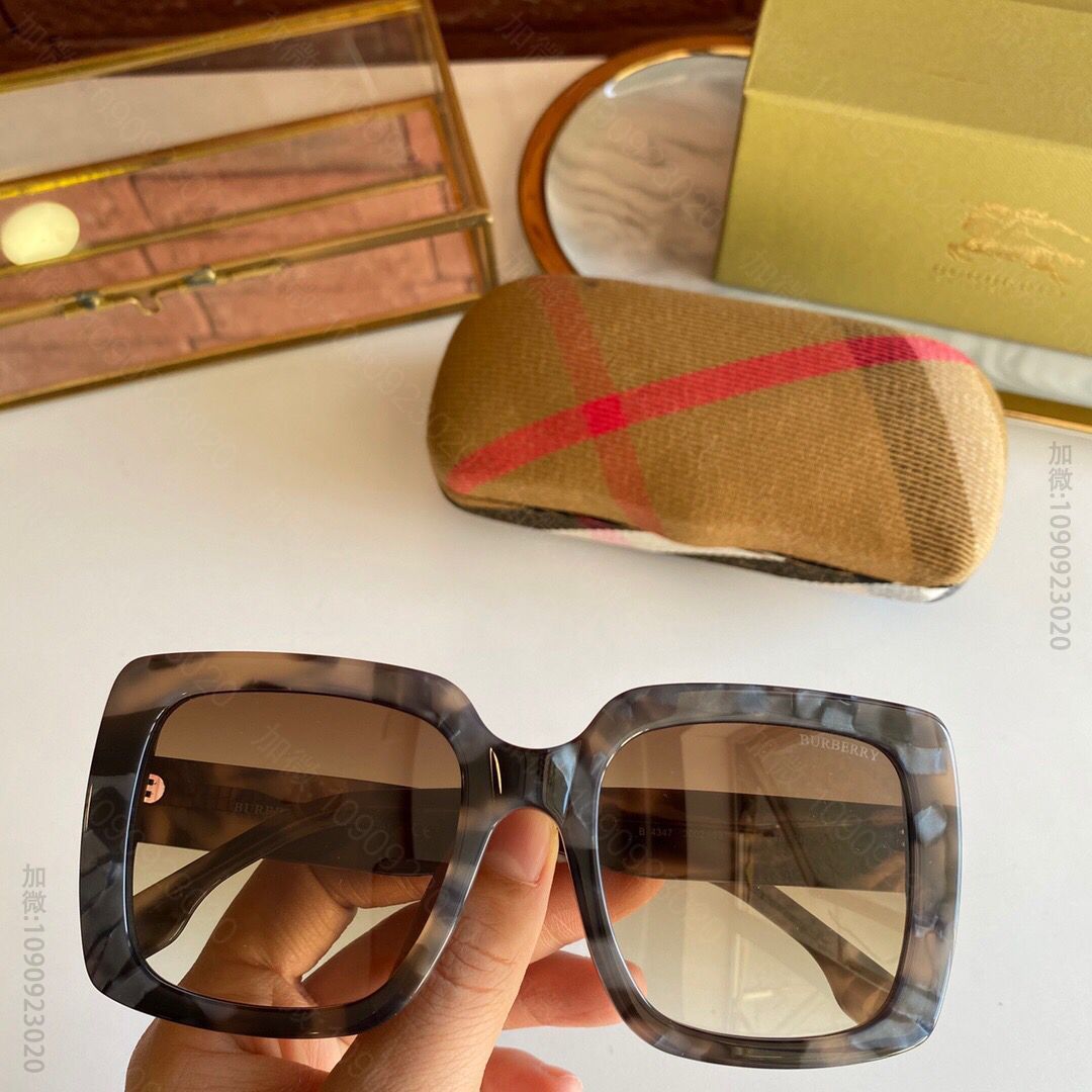 Burberry巴宝莉独特标志性镜腿女士太阳眼镜