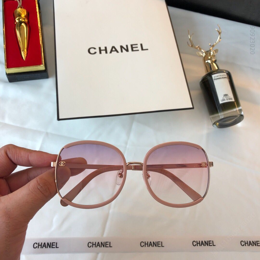CHANEL香奈儿镜片装饰双C logo 椭圆形边框女士太阳眼镜