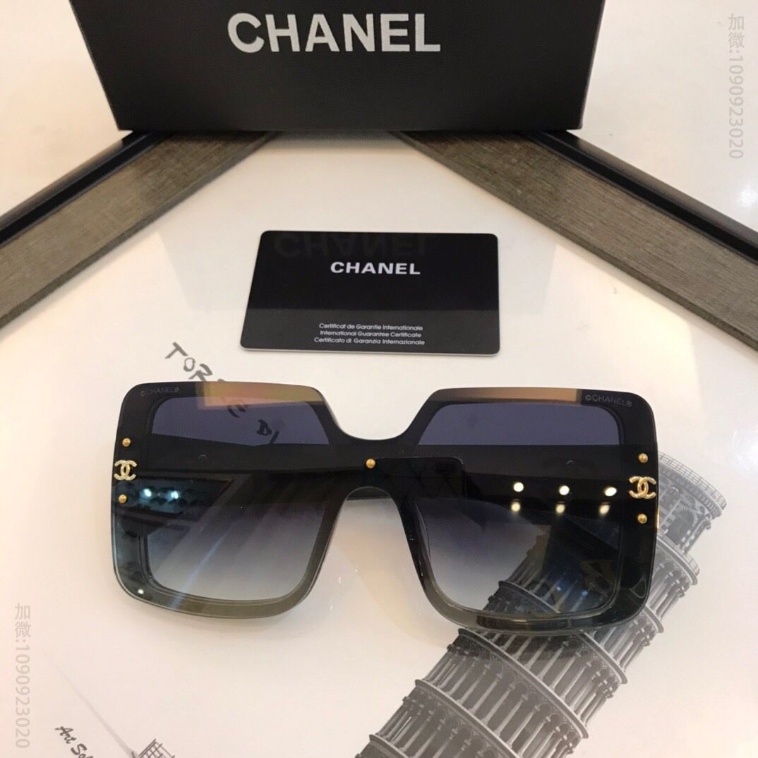 CHANEL香奈儿金色调logo女士太阳眼镜
