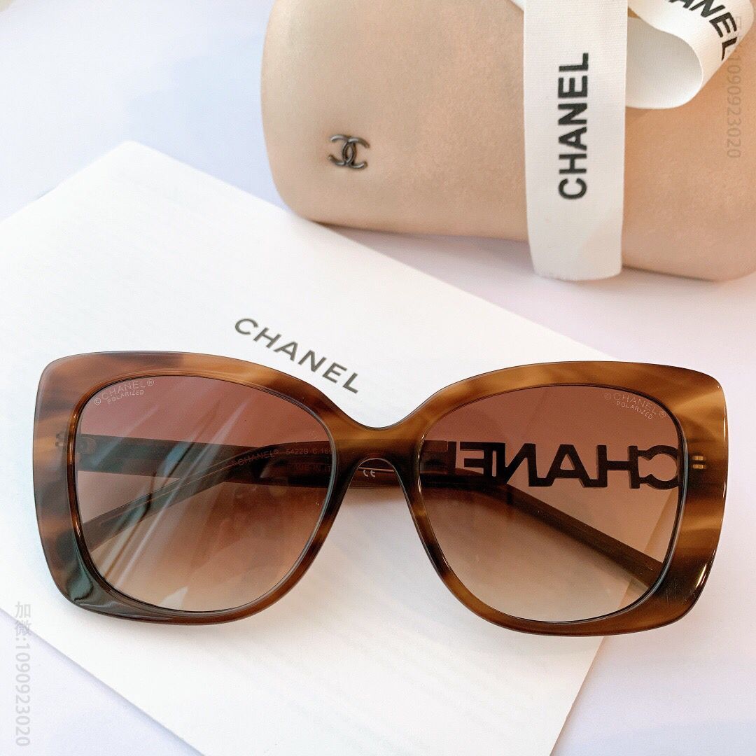 CHANEL香奈儿镜腿logo字母镶钻设计女士太阳眼镜