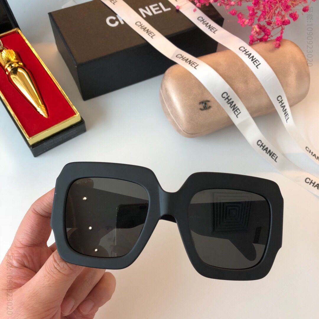 CHANEL香奈儿超大双C配饰大框型太阳眼镜