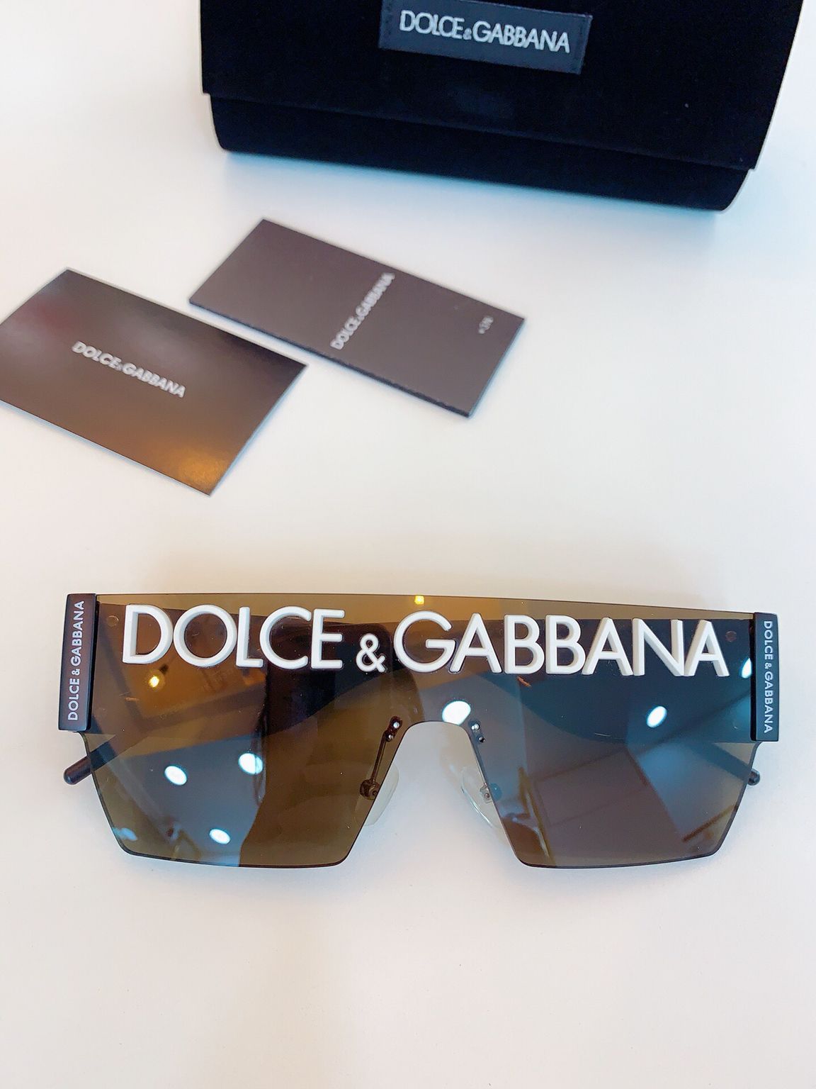 原单杜嘉班纳女款眼镜 DOLCE&GABBANA杜嘉班纳英文字母标识大 logo女士太阳眼镜 原单杜嘉班纳女款眼镜 