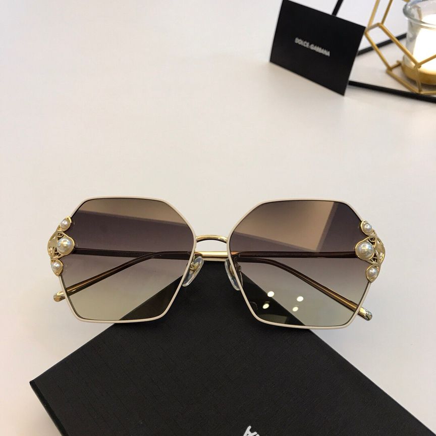 Dolce&Gabbana杜嘉班纳双边珍珠logo搭配复古时尚方框珍珠女士太阳眼镜