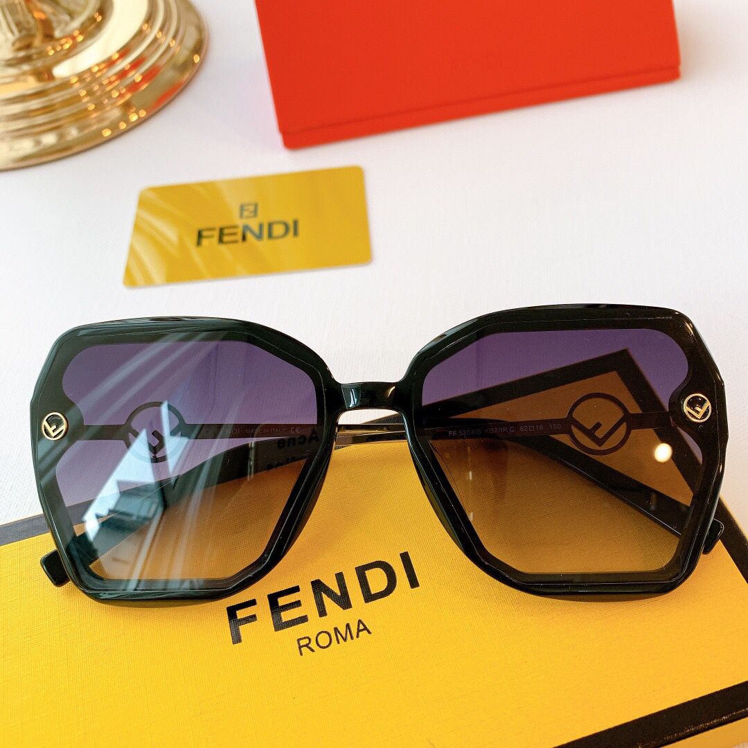 FENDI芬迪F装饰logo大框款式太阳眼镜