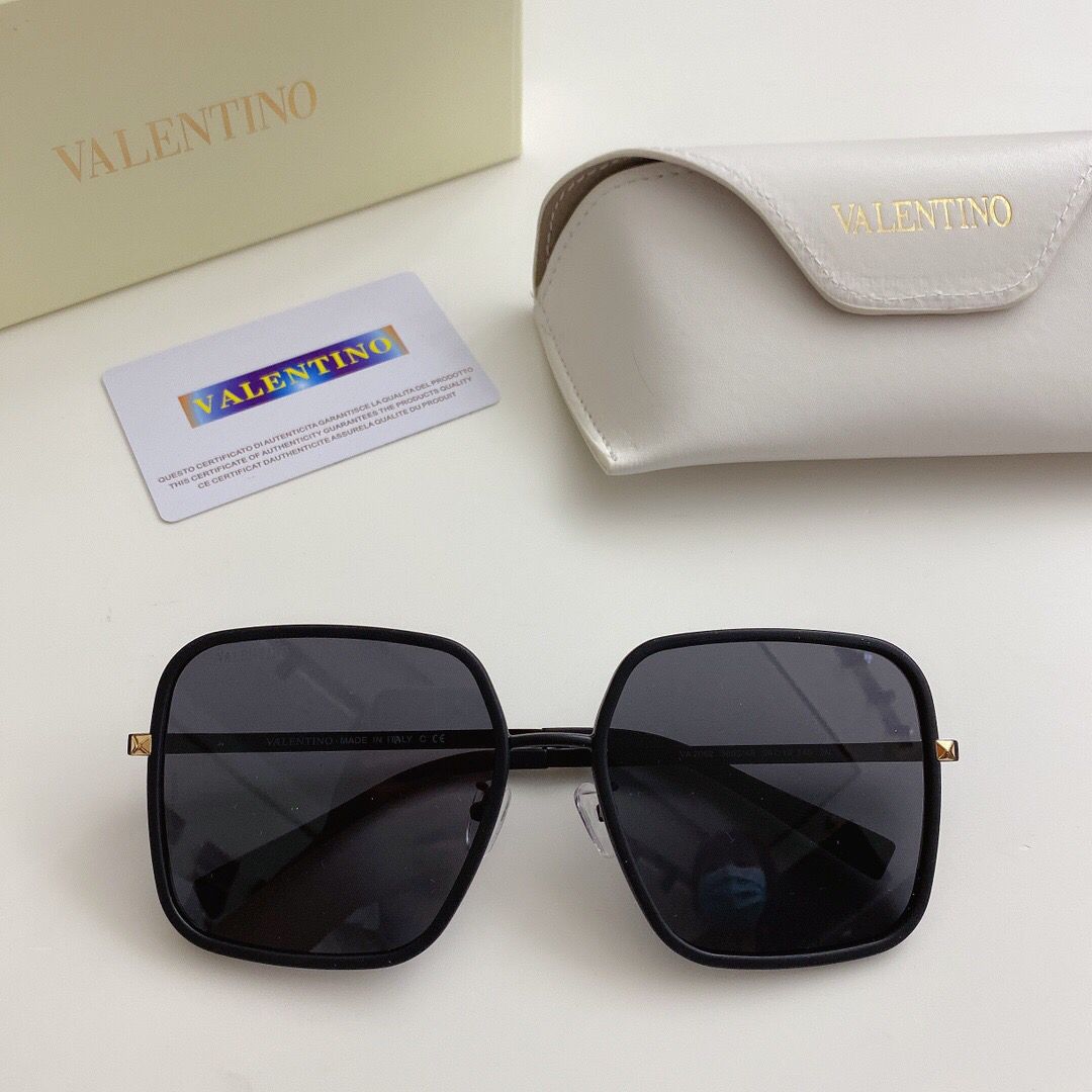 Valentino华伦天奴标志性元素铆钉logo设计男女通用太阳眼镜
