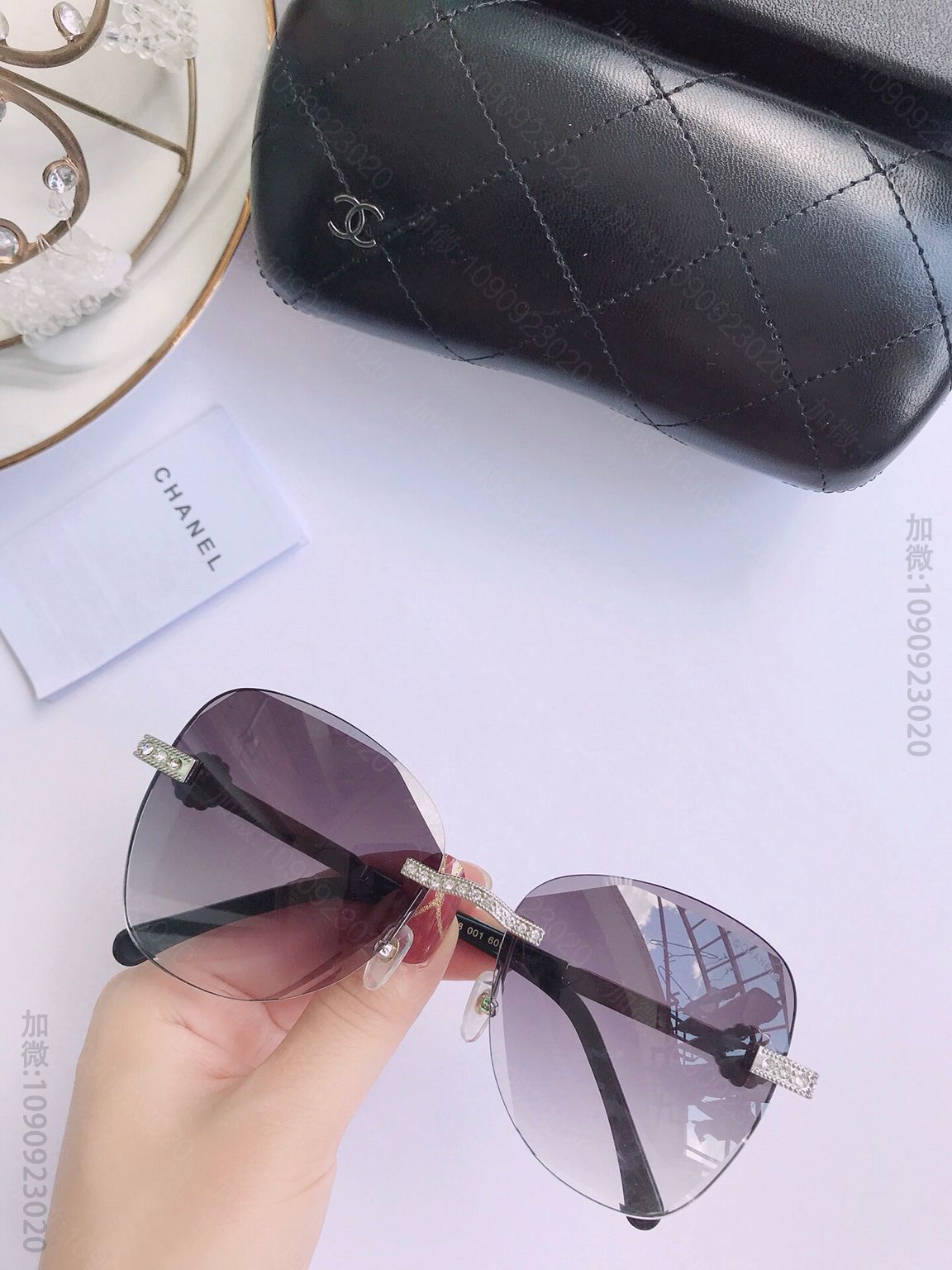 CHANEL香奈儿超轻大框形双C山茶花小碎钻细边镜腿女士太阳眼镜