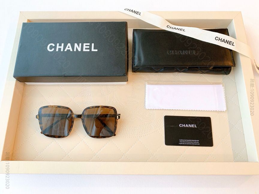 CHANEL香奈儿方形框字母logo字样镜腿女士太阳眼镜