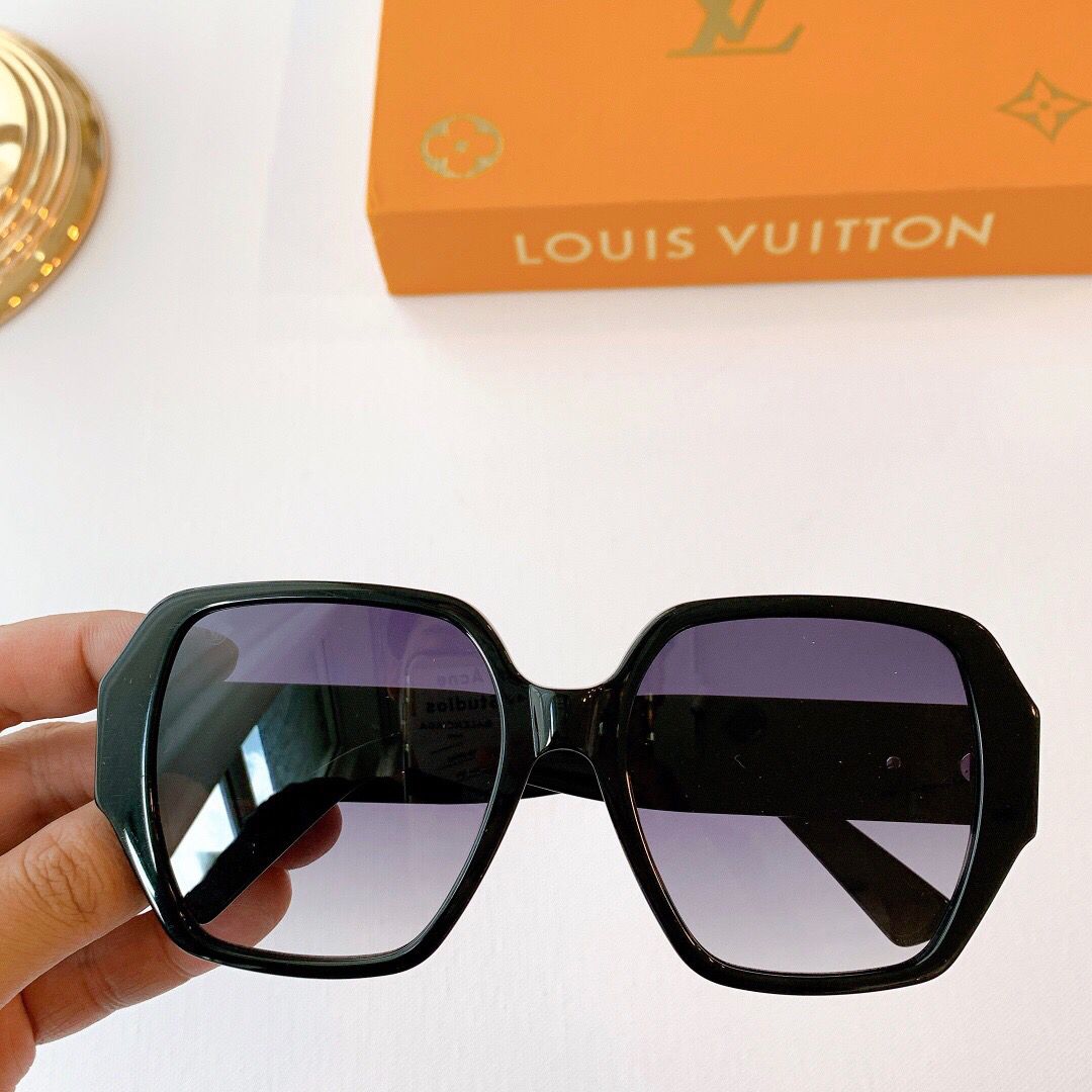 原单LV男女款眼镜 LV路易威登大框型镜腿logo装饰太阳眼镜 原单LV男女款眼镜商城 奢侈饰品网 