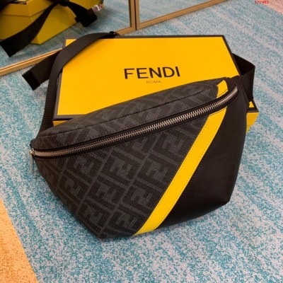 FENDI 新品老花Logo设计胸包 高仿芬迪
