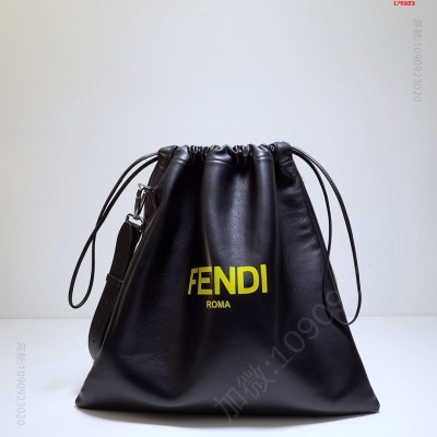 大号 FENDI 带抽绳的手拿包 高仿芬迪 A货芬迪