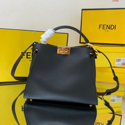 FENDI 新品中型款手提包 原单芬迪