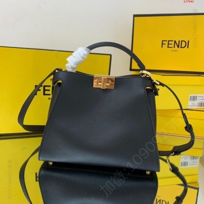 FENDI 新品中型款手提包 原单芬迪